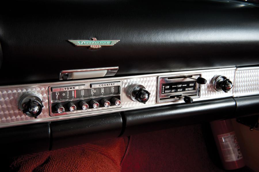  Ford Thunderbird Convertible 1956 года  (фото 14 из 34)